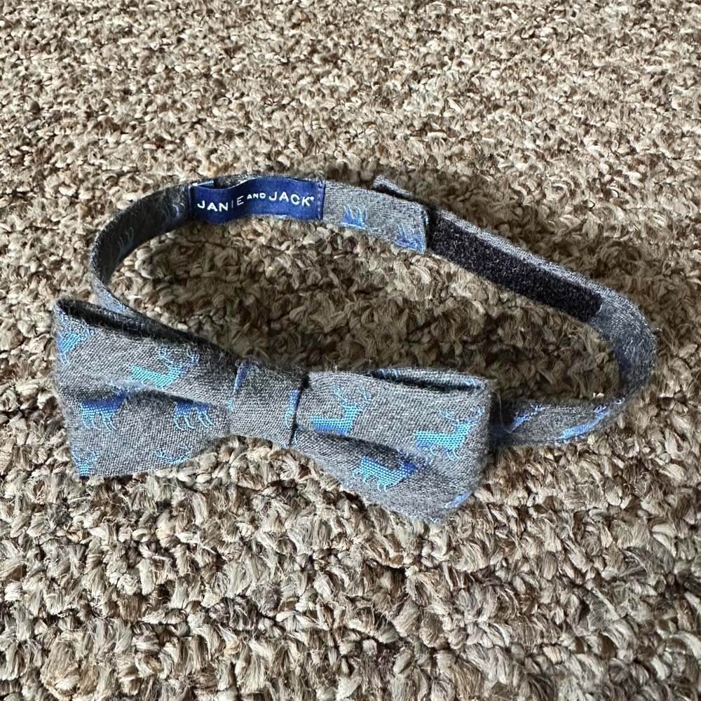 Janie and Jack gray and blue moose Velcro bow tie